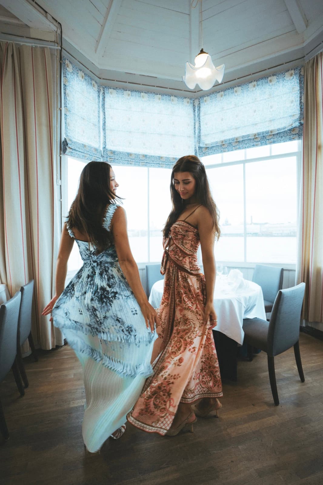 Elegantly dressed guests at an Edna event by the waterfront in Helsinki